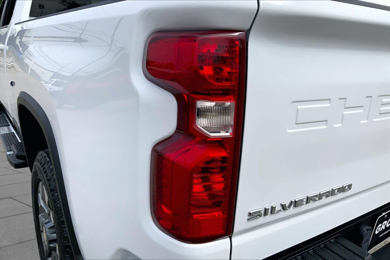 Used 2024 Summit White Chevrolet LT image 28