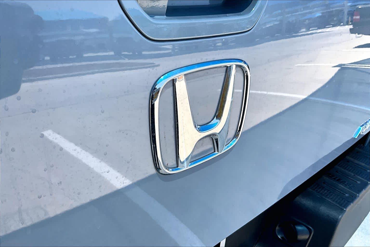 Used 2023 Sonic Gray Pearl Honda RTL image 31