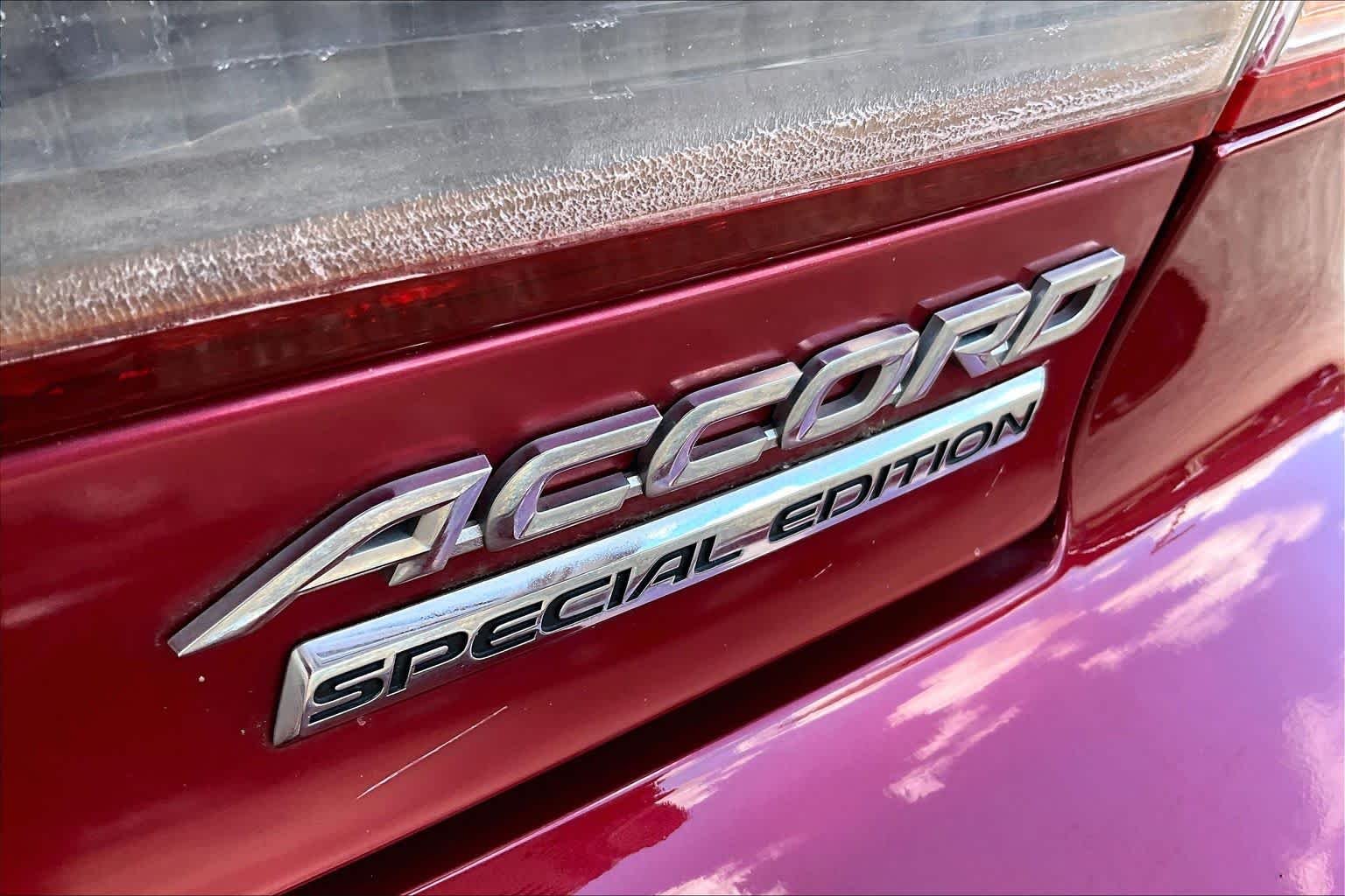 Used 2002 Firepepper Red Pearl Honda SE image 29