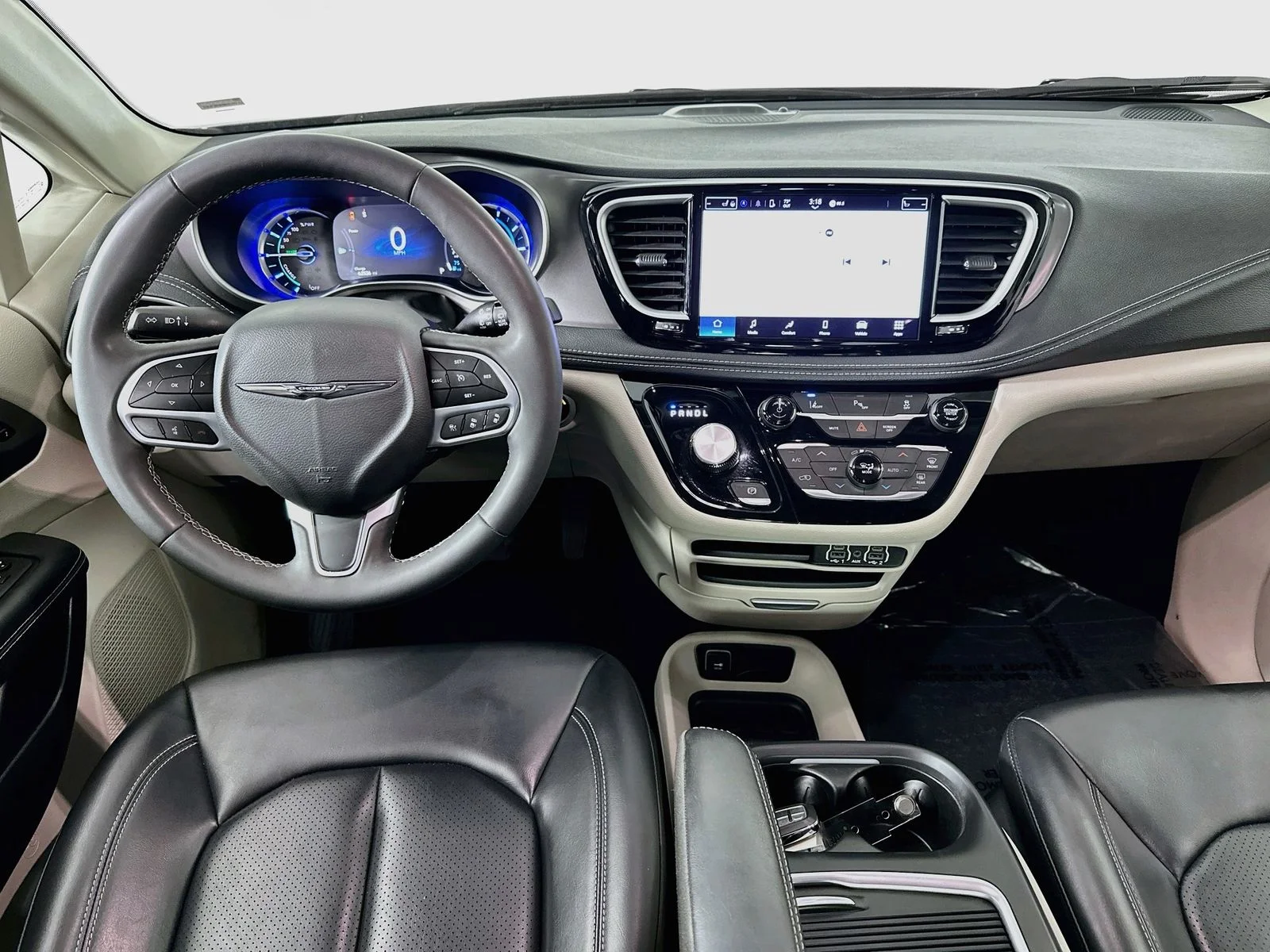 Used 2023 Silver Mist Clearcoat Chrysler Touring L image 22