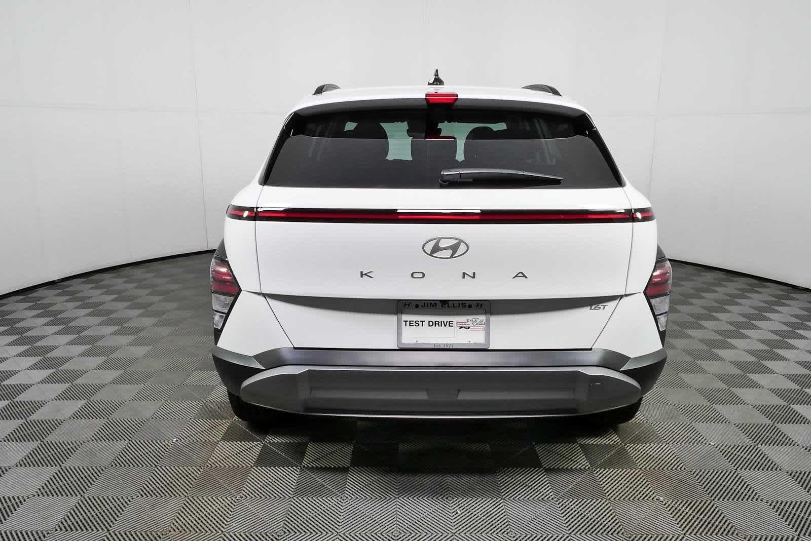 New 2026 Atlas White Hyundai SEL Premium FWD image 7