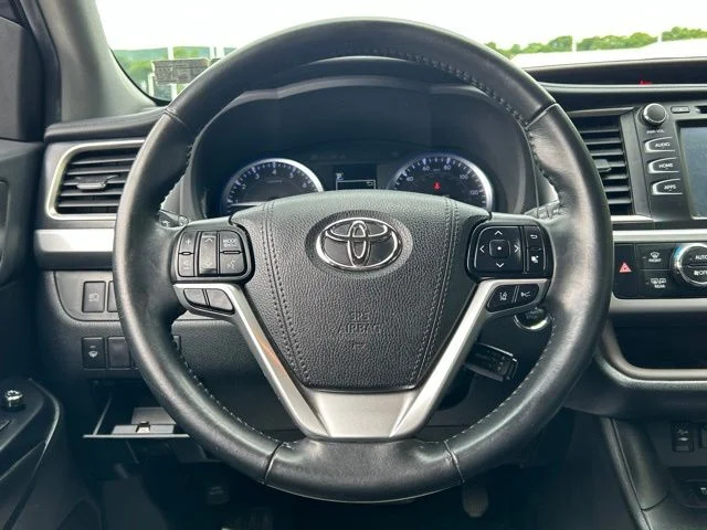 Used 2019 Blue Toyota XLE image 39