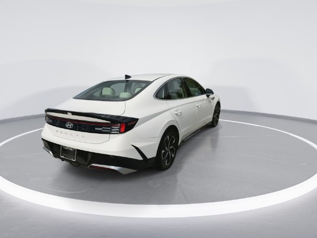 Used 2025 White Hyundai SEL image 7