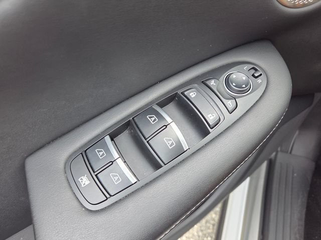 Used 2023 Lunar White INFINITI LUXE image 32