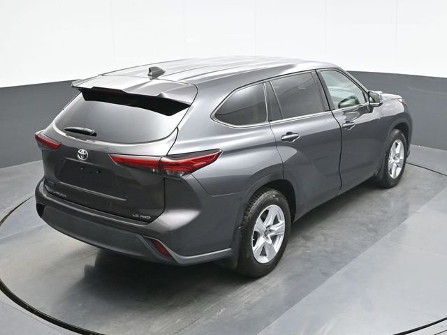 Used 2022 Gray Toyota LE image 17