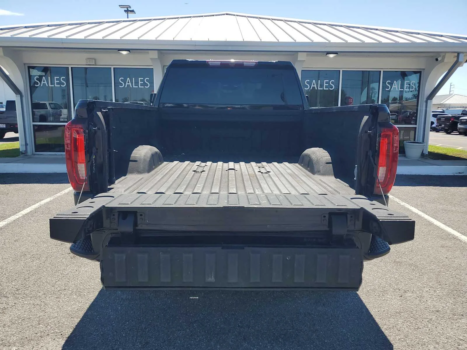 Used 2023 ONYX BLACK GMC AT4 image 7