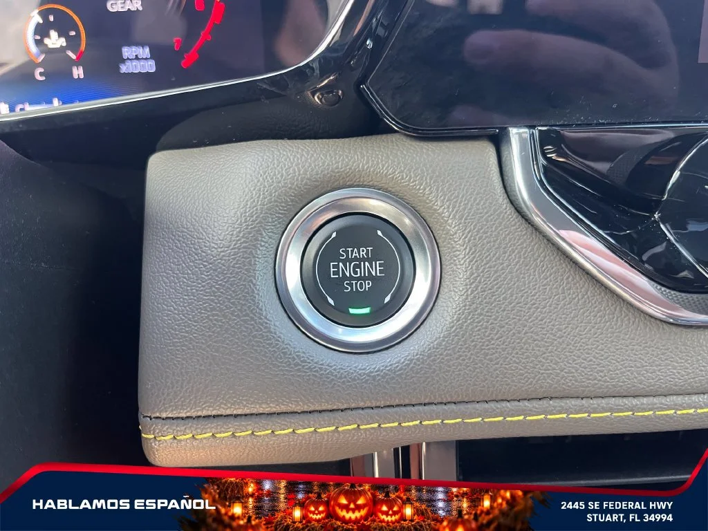 Used 2025 Summit White Chevrolet ZR2 image 22