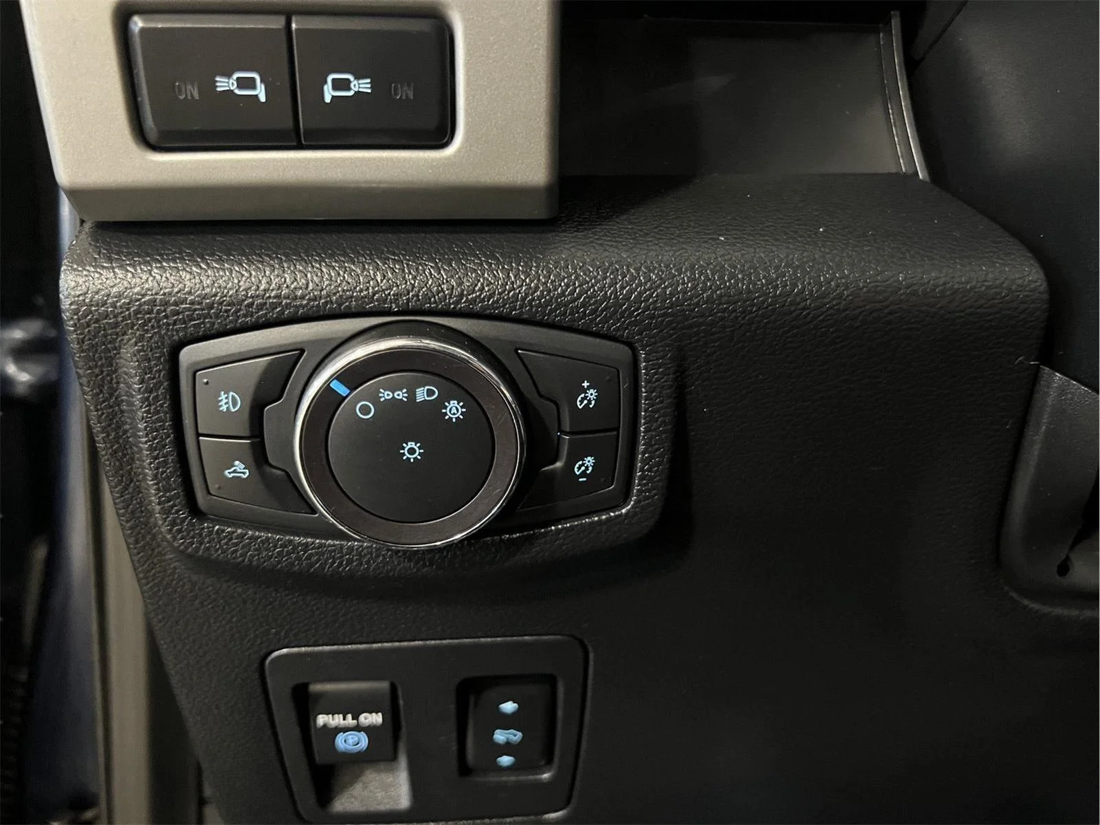 Used 2019 Blue Jeans FORD LARIAT image 29