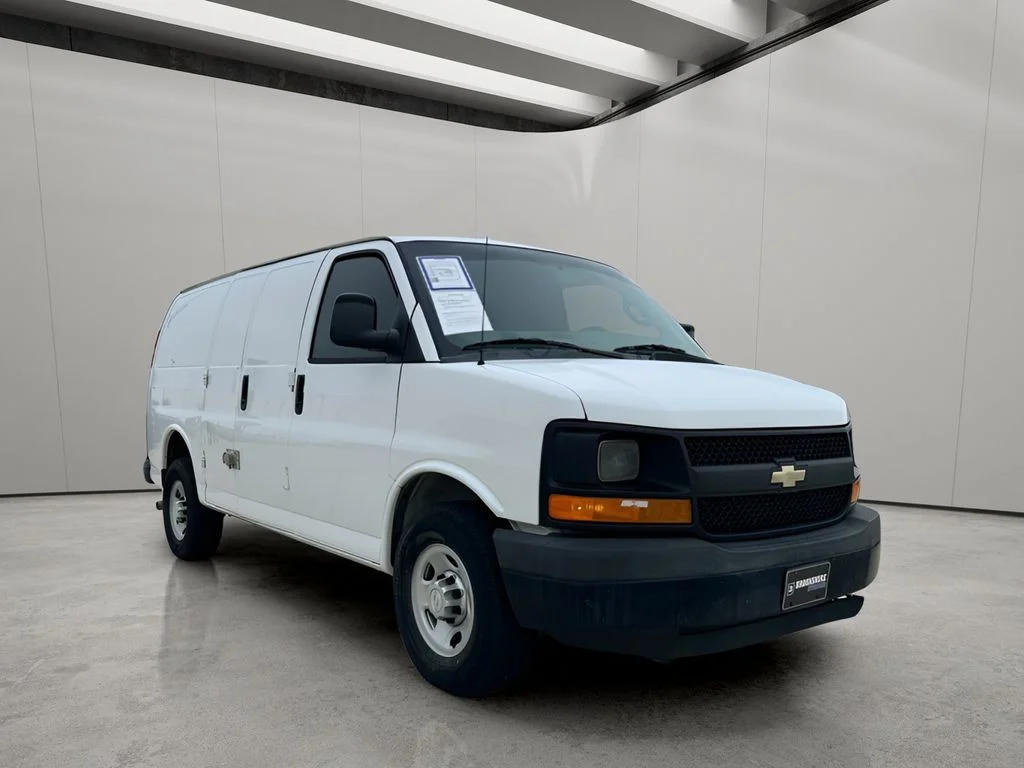Used 2016 Summit White Chevrolet Work Van image 9