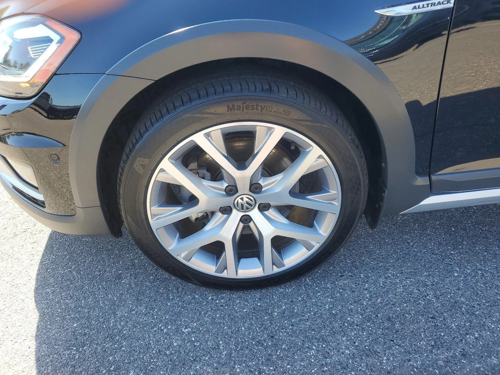 Used 2019  Volkswagen S image 7