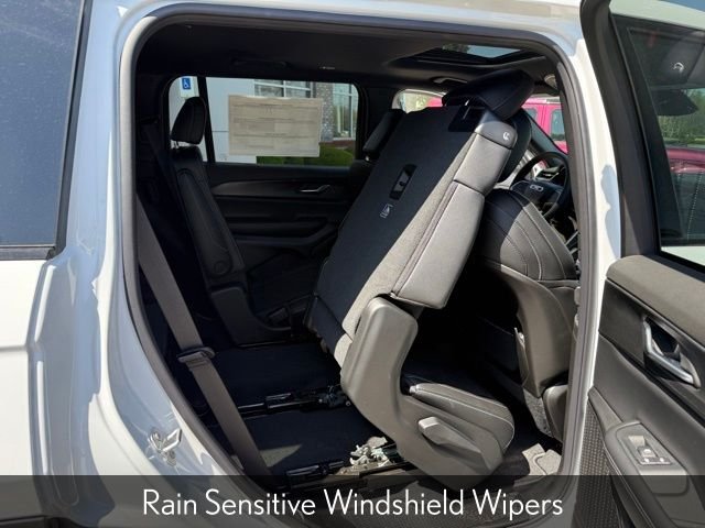 New 2025 Bright White Clear-Coat Exterior Paint Jeep Altitude X image 25