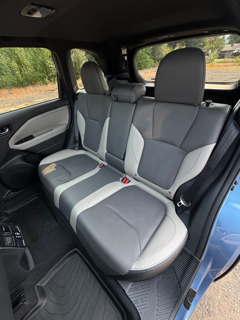 Used 2025 Horizon Blue Pearl Subaru Limited image 25