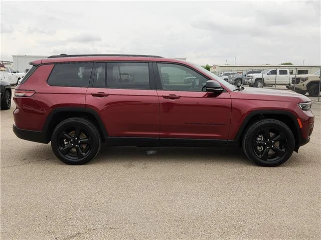 Used 2023 Red Jeep Altitude 4x4 image 5