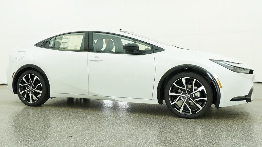 New 2026 Wind Chill Pearl Toyota XSE Premium image 31