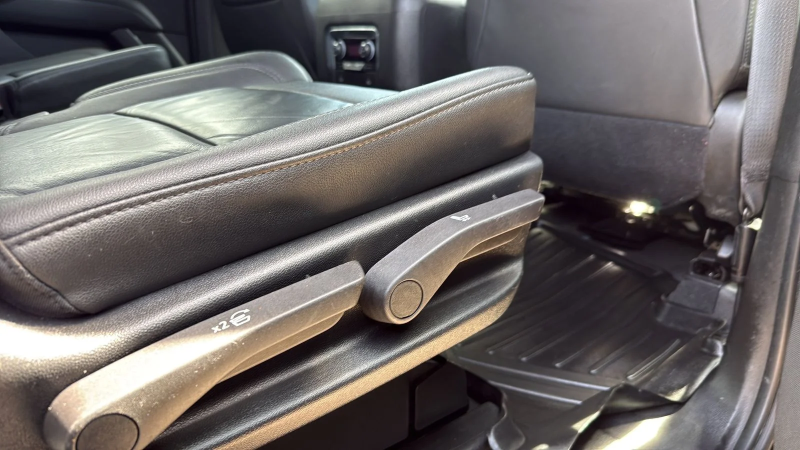 Used 2021 Gray Chevrolet Z71 image 26