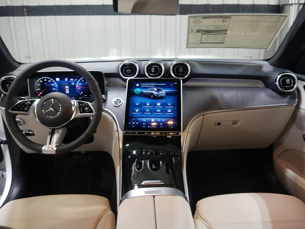 New 2026 Polar White Mercedes-Benz GLC 300 image 31