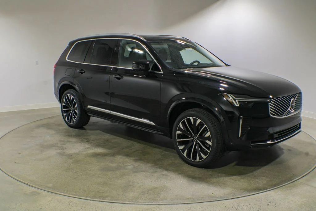 New 2026 Onyx Black Metallic Volvo B6 Plus 7-Seater image 7