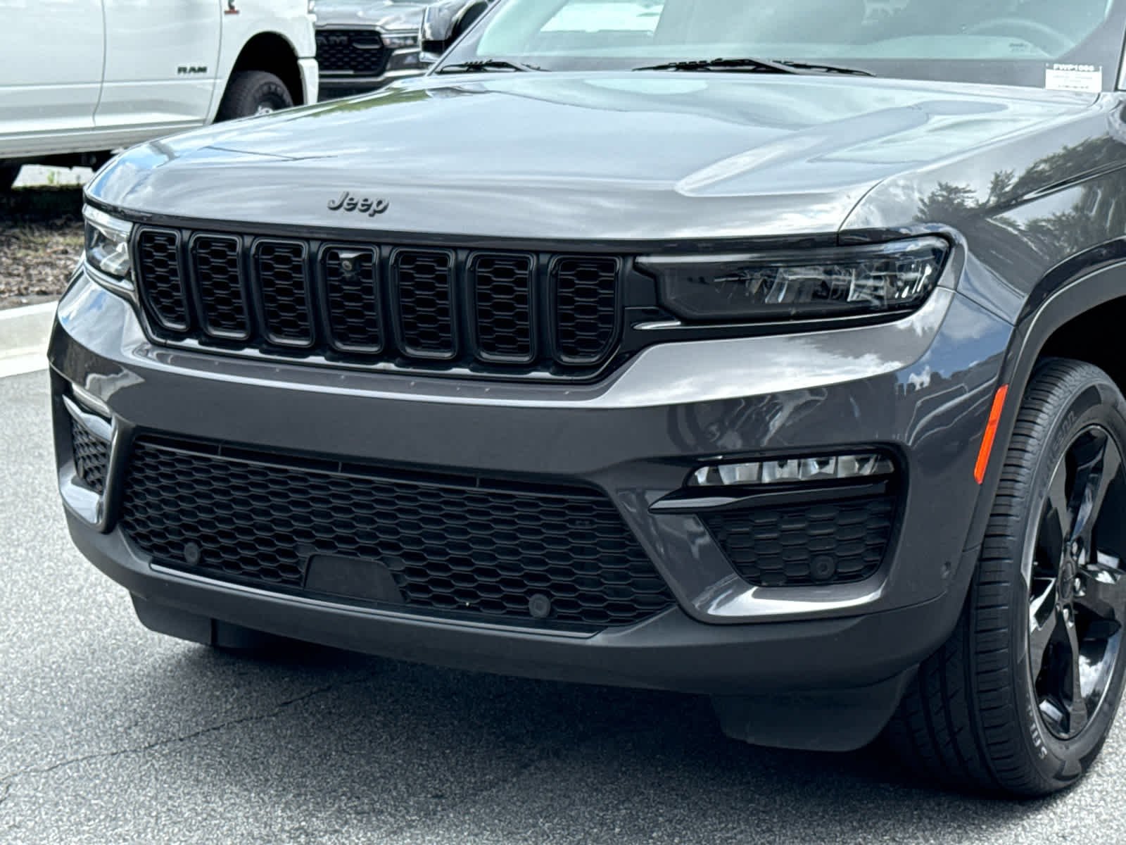 Used 2023 Baltic Gray Metallic Clearcoat Jeep Limited image 9