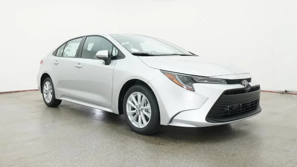 New 2026 Classic Silver Metallic Toyota LE image 32