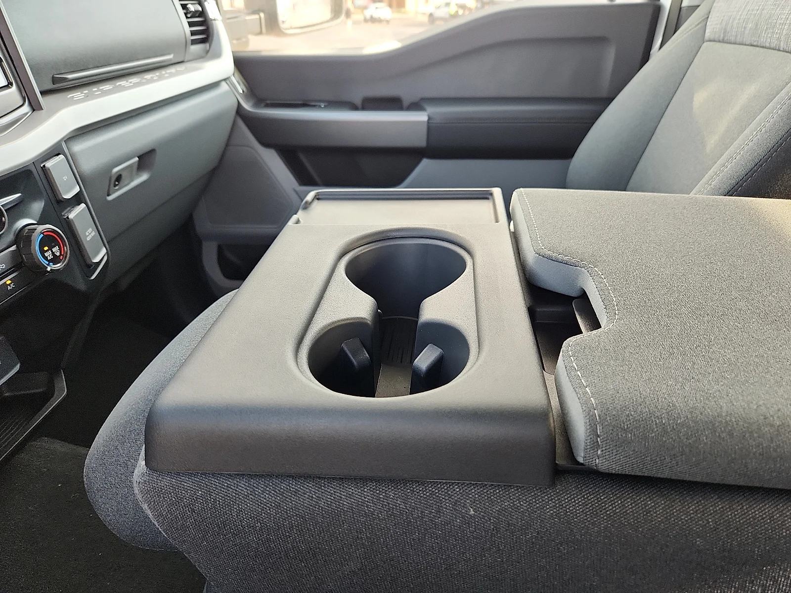New 2027 Oxford White Ford XLT image 25
