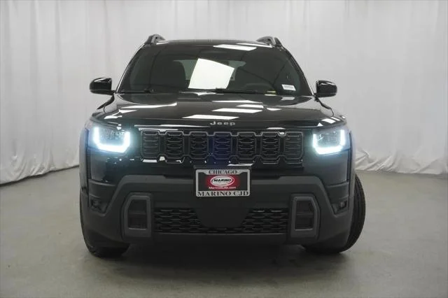 New 2026 Diamond Black Crystal Pearl-Coat Exterior Paint Jeep Limited image 7