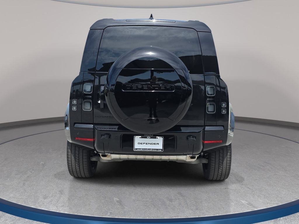 New 2026 Black Land Rover X-Dynamic SE image 6