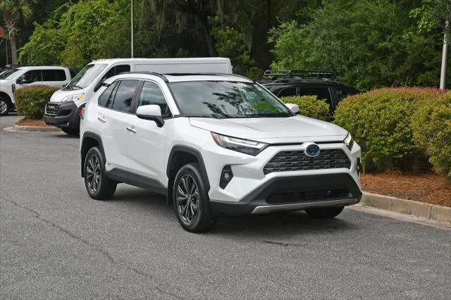 Certified Used 2024 WIND CHILL PEARL Toyota  image 6