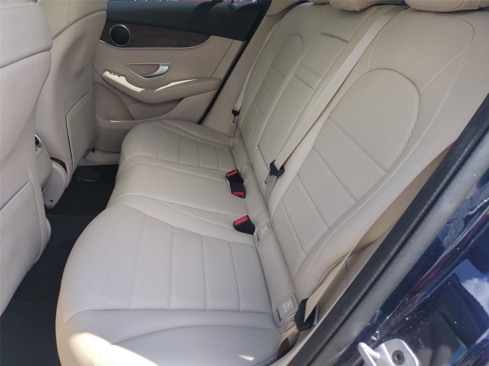Used 2022 Lunar Blue Metallic Mercedes-Benz GLC 300 image 33