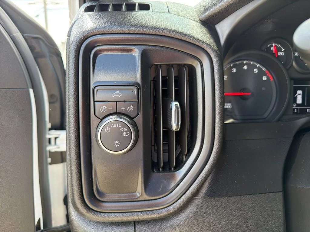 Used 2021 White Chevrolet Custom image 43