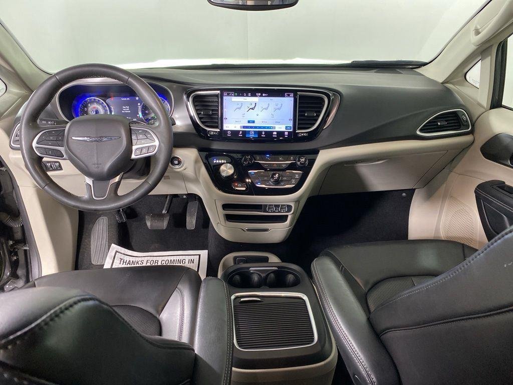 Used 2023 Crystal Metallic Chrysler Touring L image 29