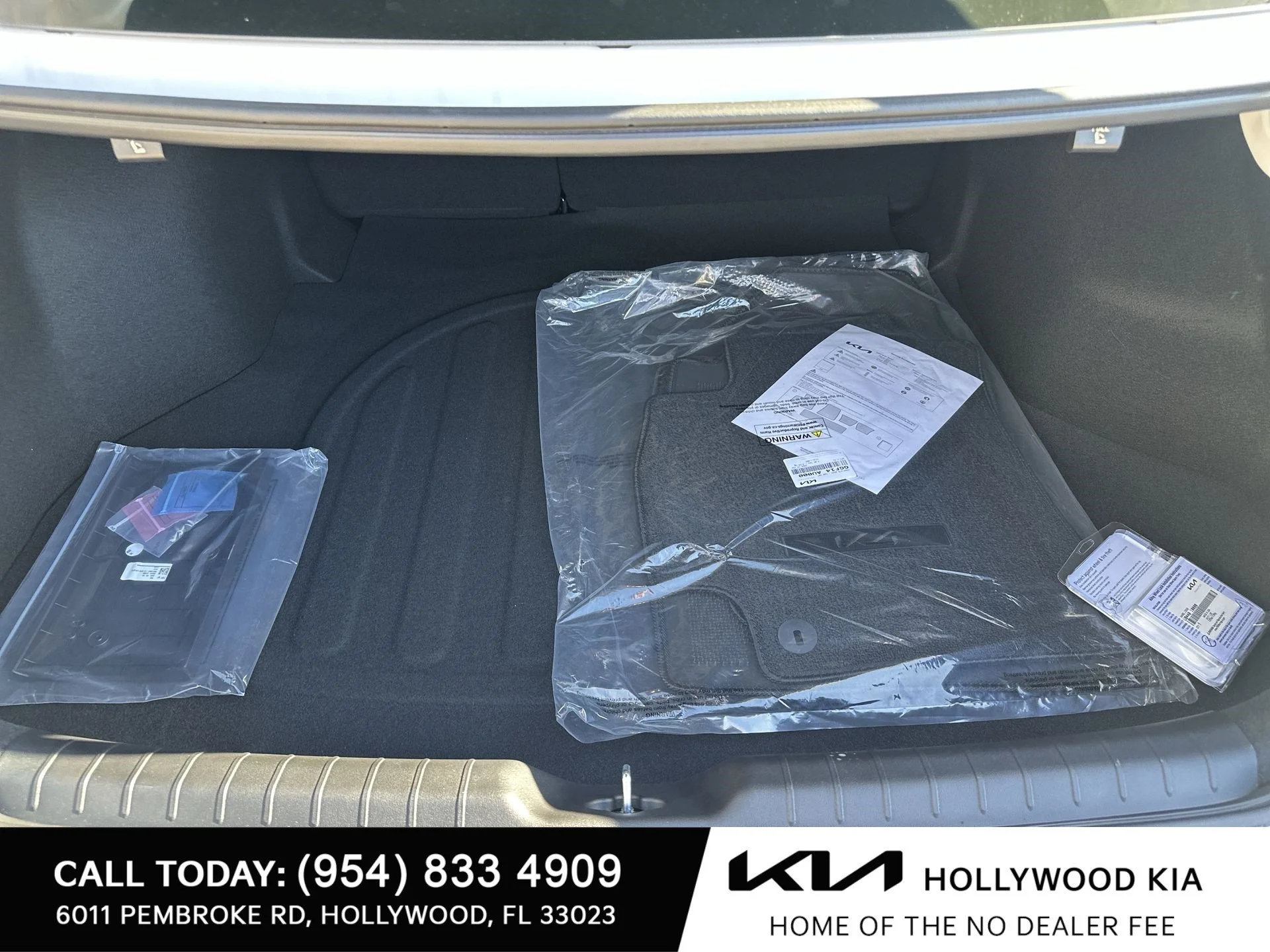 New 2026 Snow White Pearl Kia LXS image 12