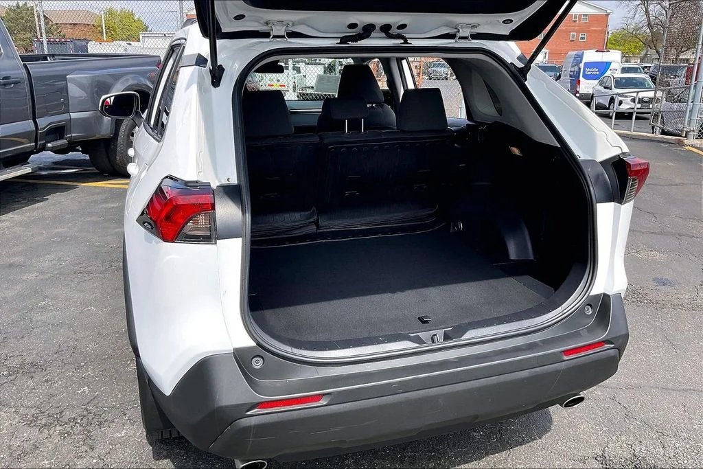 Used 2021 White Toyota XLE image 26
