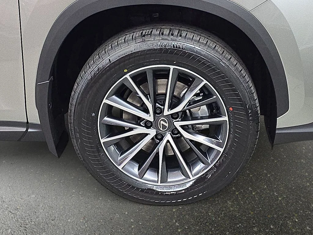 New 2026 Atomic Silver Lexus PREMIUM image 30