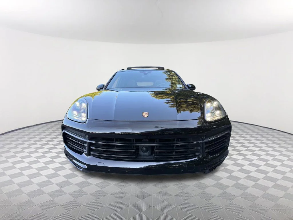 Used 2020  Porsche Base image 2