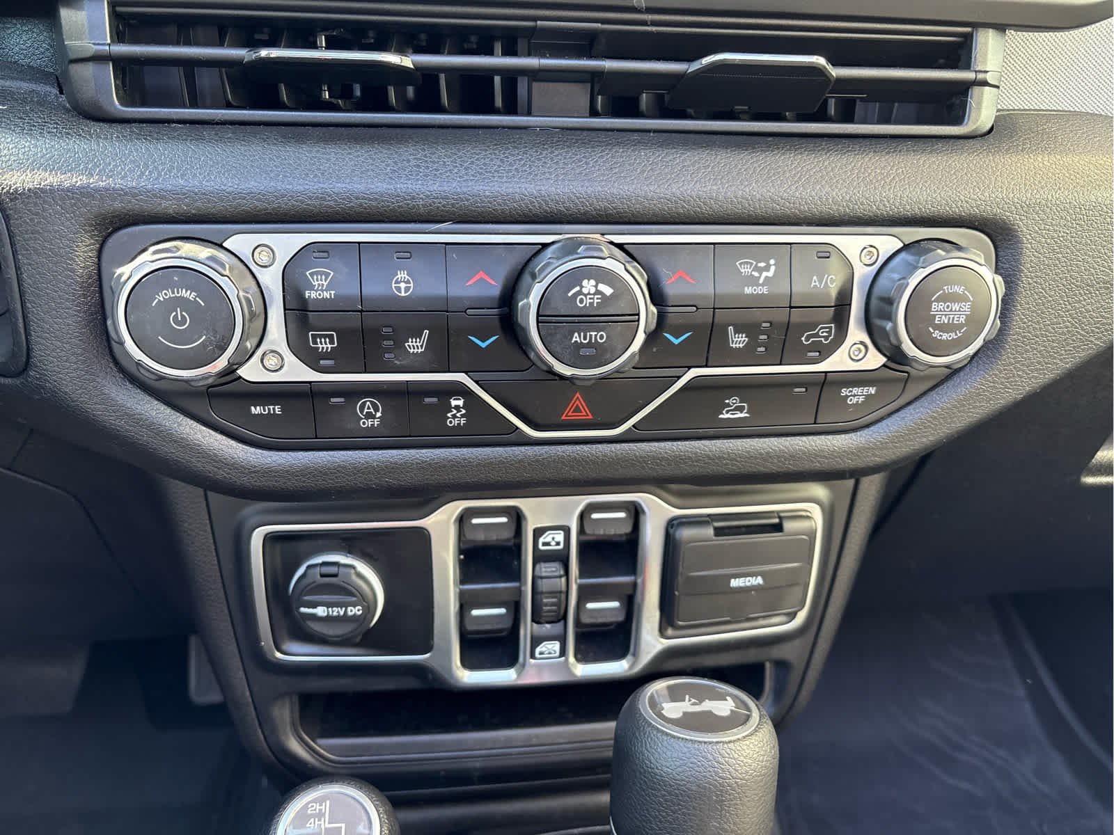 Used 2024 Anvil Clear Coat Jeep Sport S image 14