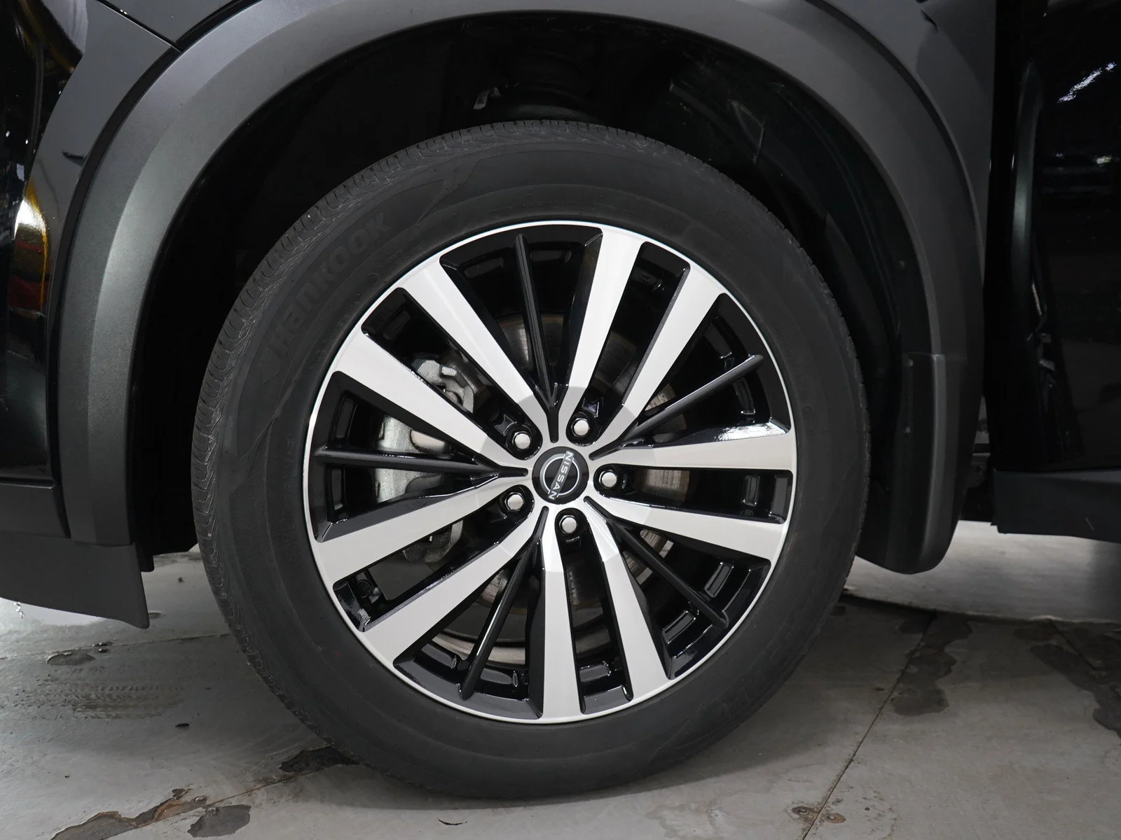 Used 2024 Green Nissan Platinum image 34