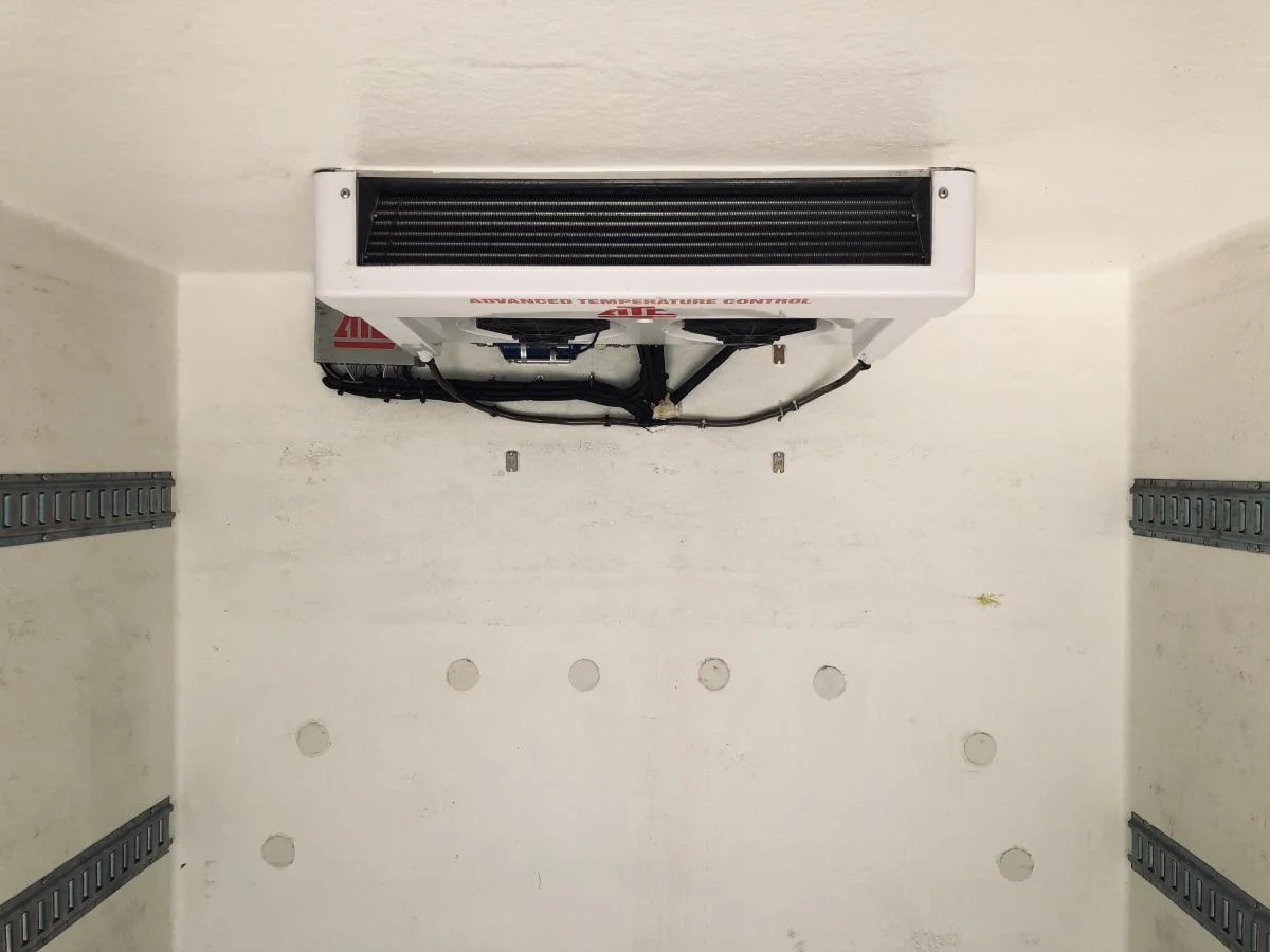 Used 2020 White GMC 4500 Refrigeration Van 159" image 9