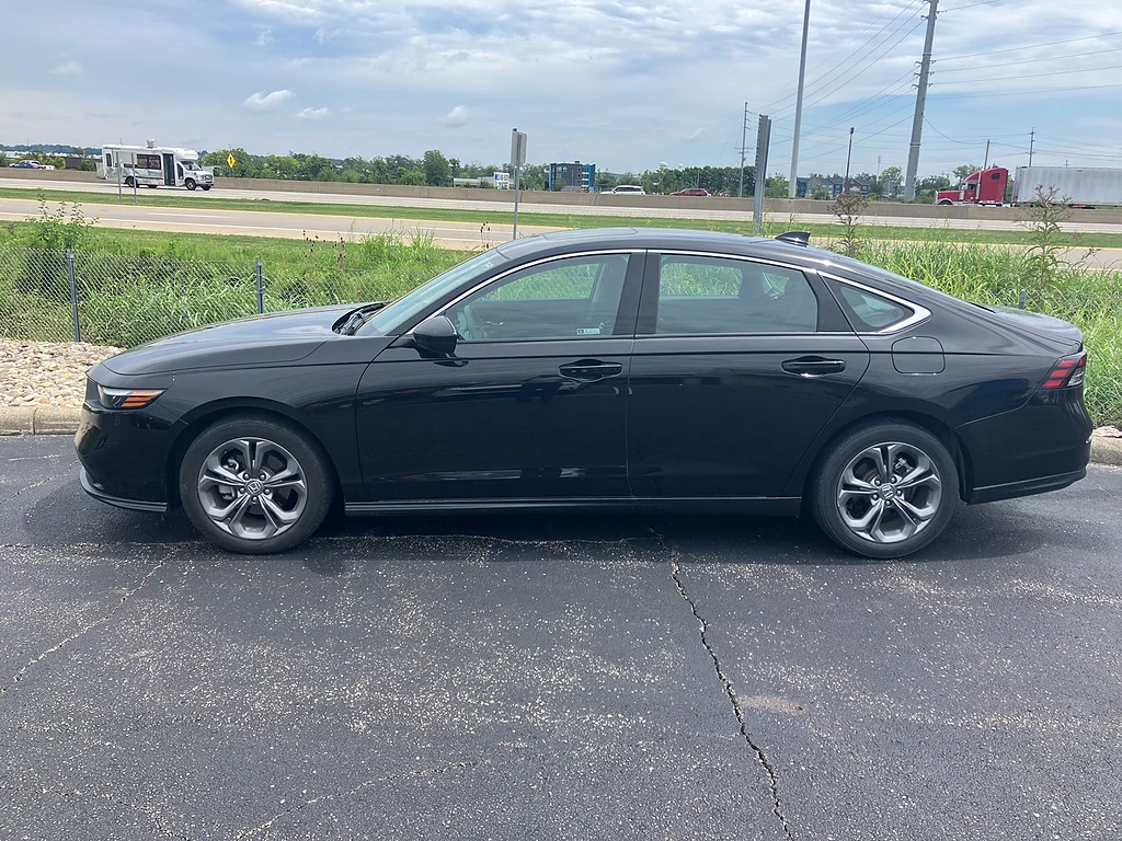 Certified Used 2024 Crystal Black Pearl Honda EX image 5
