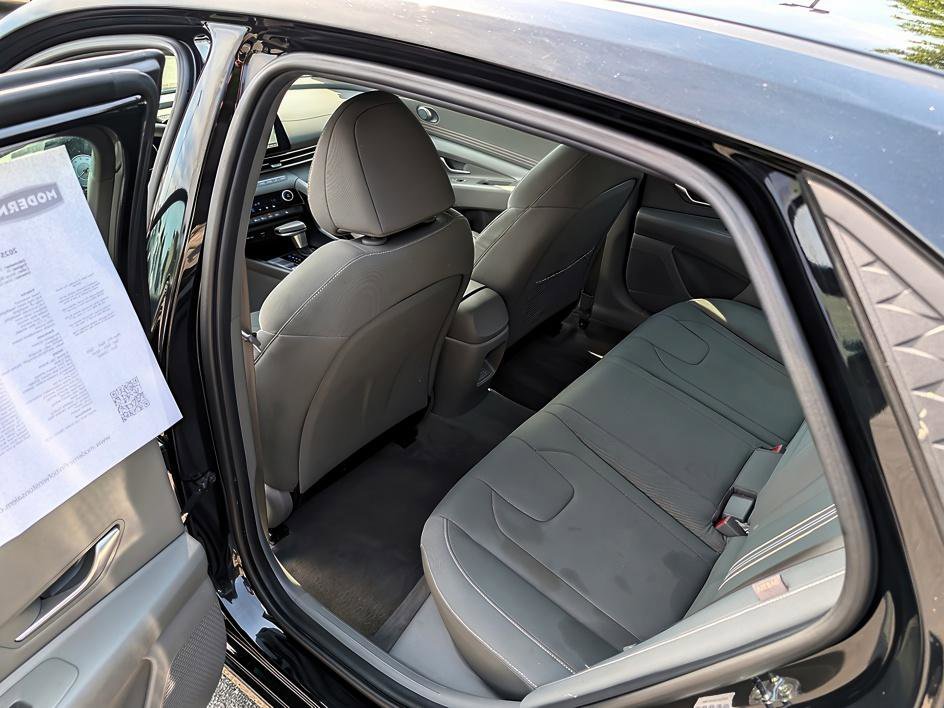 Used 2025 Abyss Black Hyundai SEL Convenience image 9