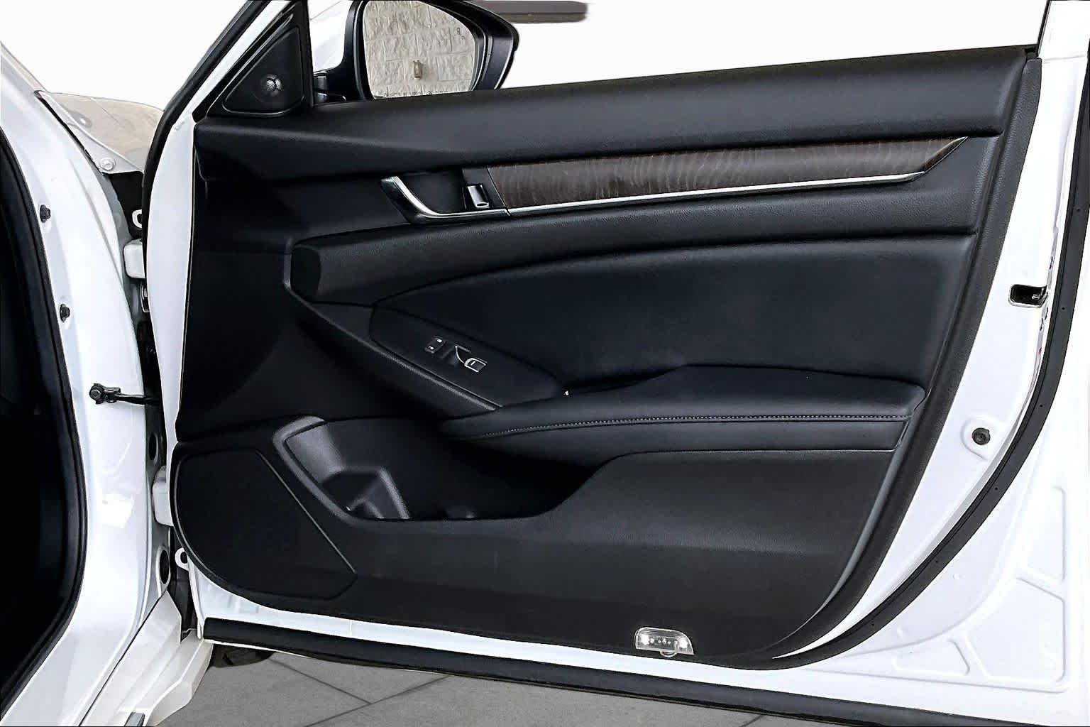 Used 2021 Platinum White Pearl Honda Touring image 23