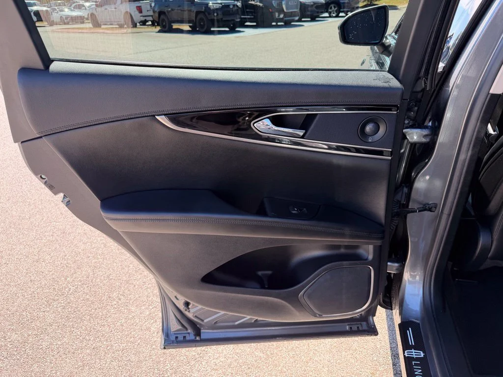 Used 2021 Gray Lincoln Reserve image 20