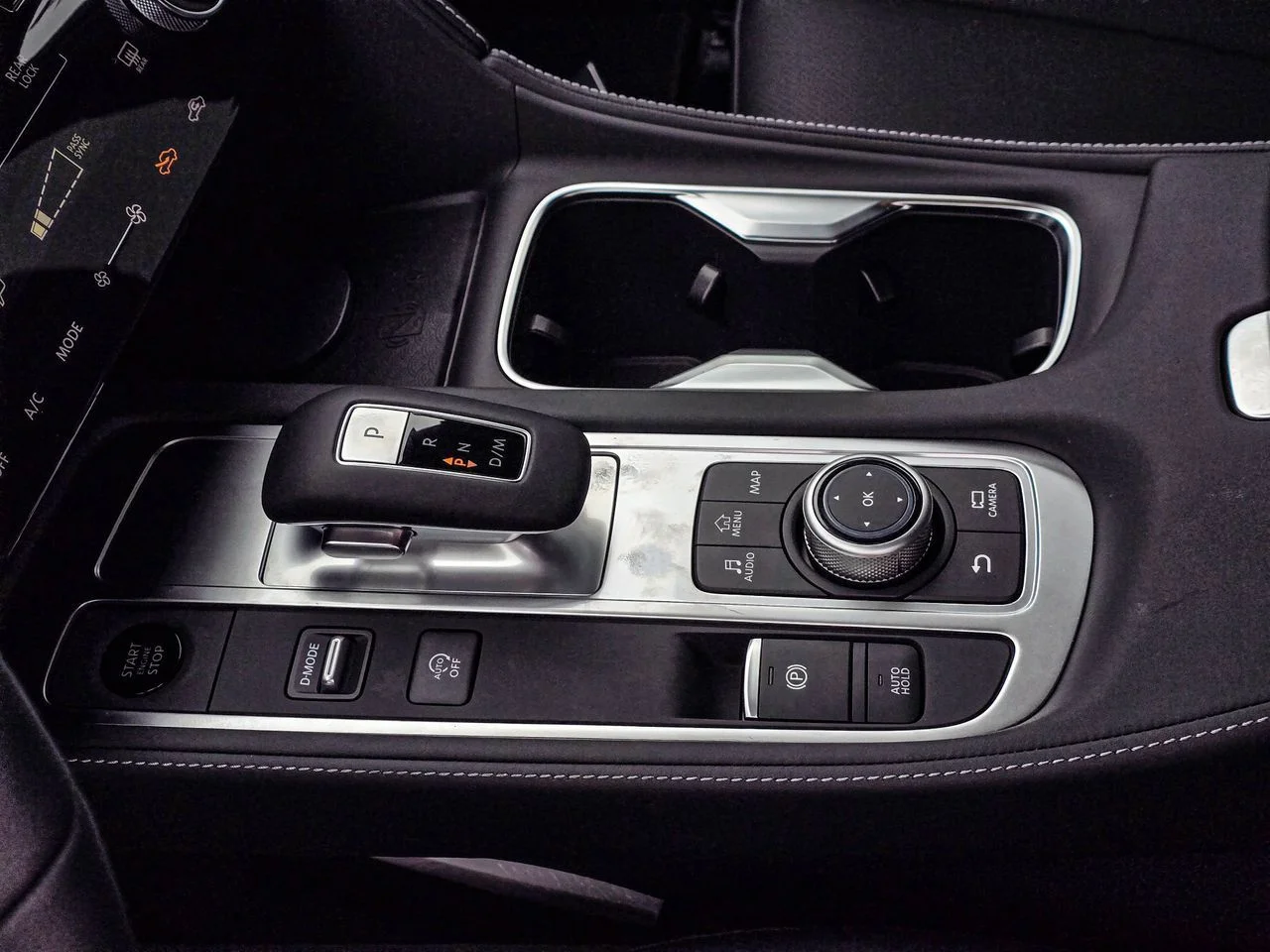 New 2027 2T RAD WHT INFINITI Sport AWD image 14