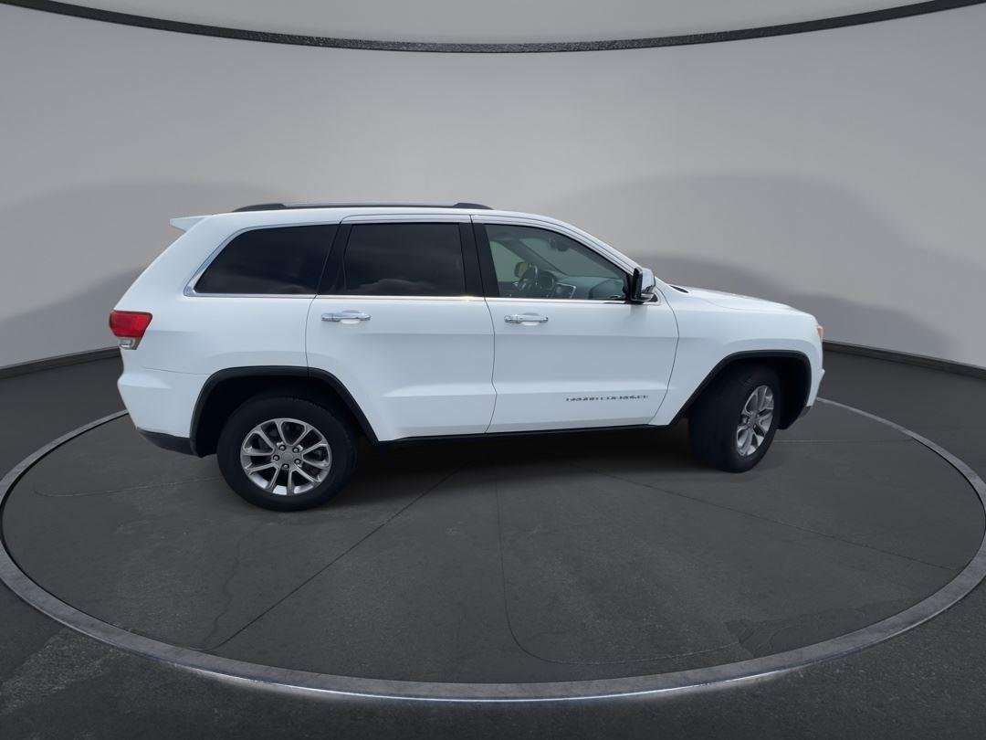 Used 2016 Bright White Clearcoat Jeep Limited image 9