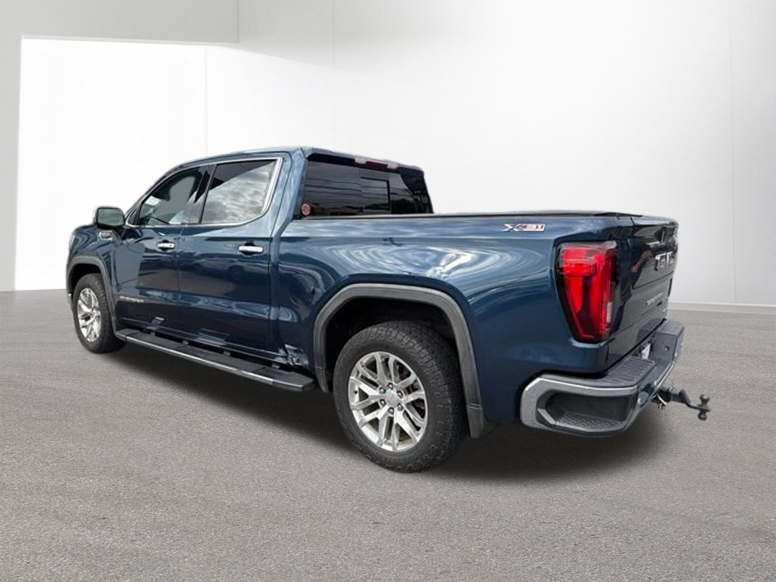 Used 2019 Pacific Blue Metallic GMC SLT image 3