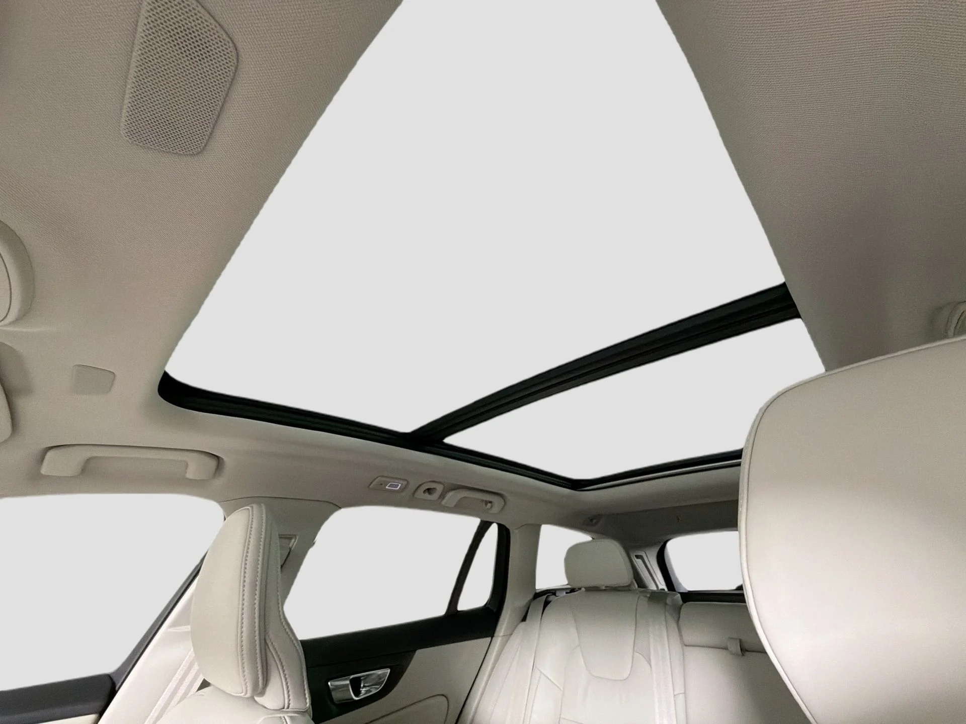 New 2026 Crystal White Volvo Ultra image 22