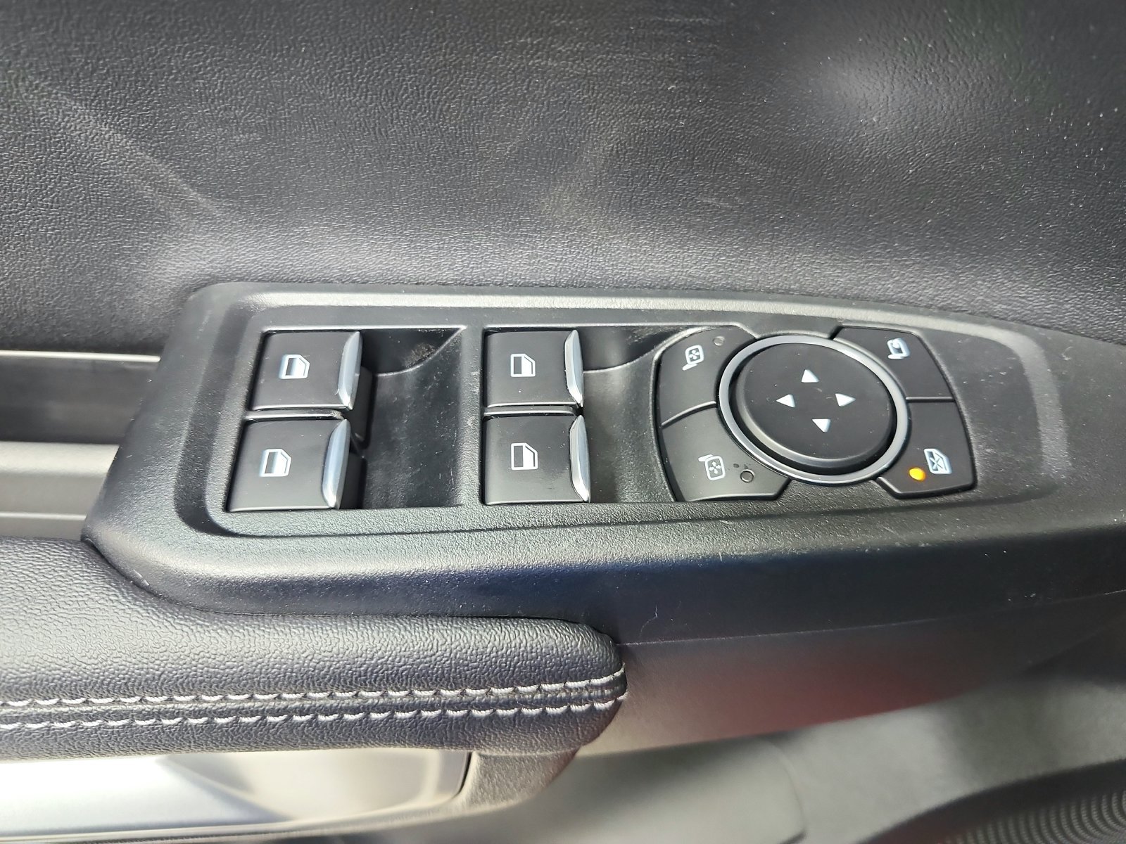 New 2026 Ruby Red Metallic Tinted Clearcoat Ford Lariat® image 32