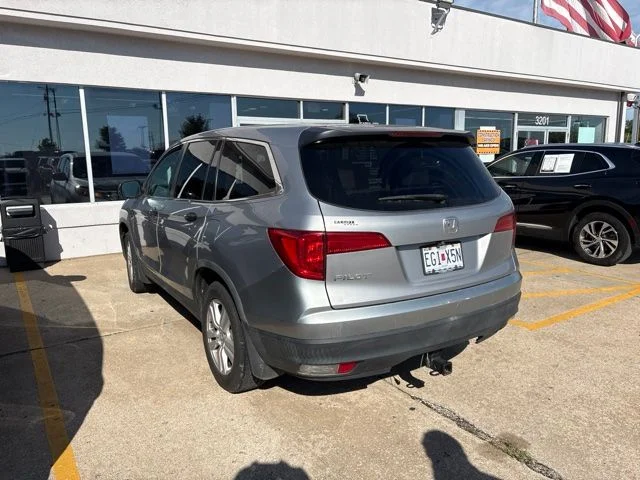 Used 2017  Honda LX image 7