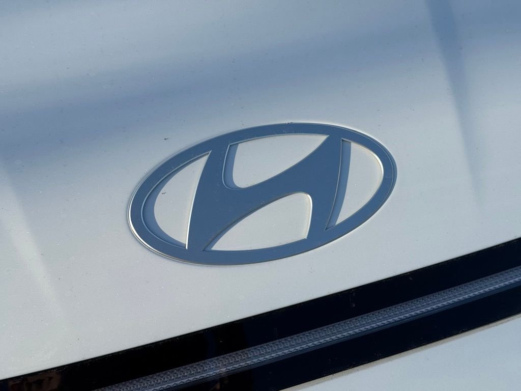Used 2026 White Hyundai SE image 5