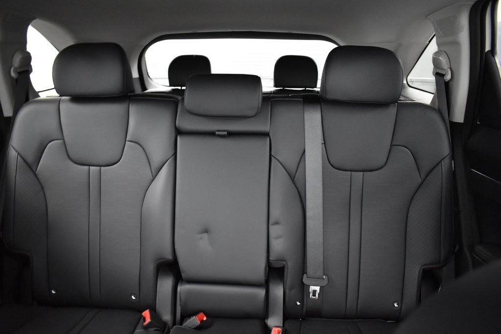 New 2026 Snow White Pearl Kia EX image 17