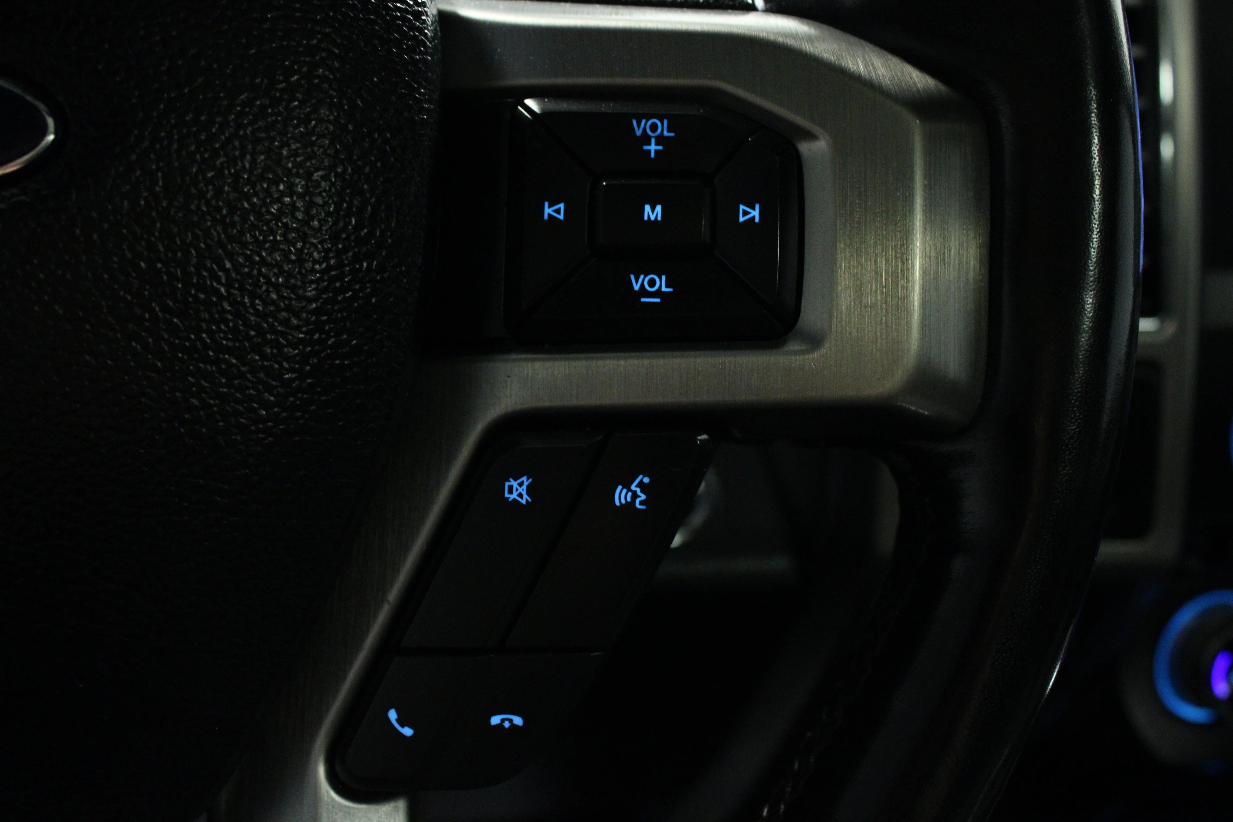 Used 2018 White Platinum Metallic Tri-Coat Ford Platinum image 21